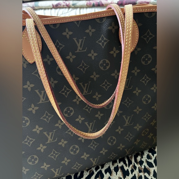Authentic LOUIS VUITTON NEVERFULL GM Monogram Tote - Picture 4 of 12